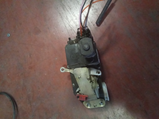 Cerradura delantera izquierda Rover 200 '95