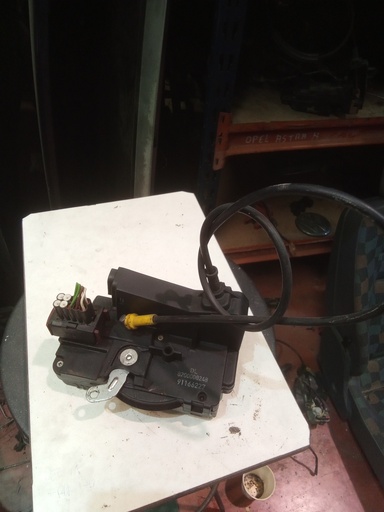 [8200008248] Cerradura delantera derecha Renault trafic '06