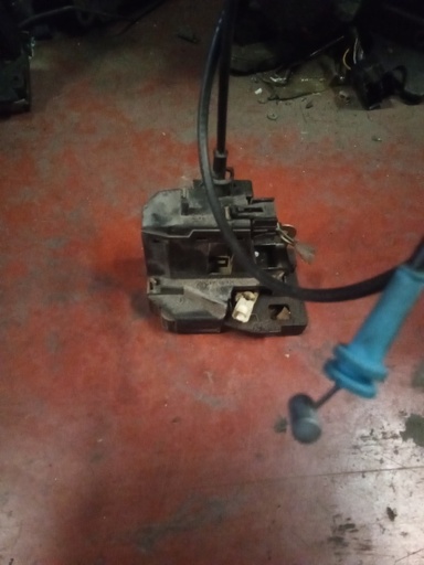 Cerradura trasera derecha Renault megane '00