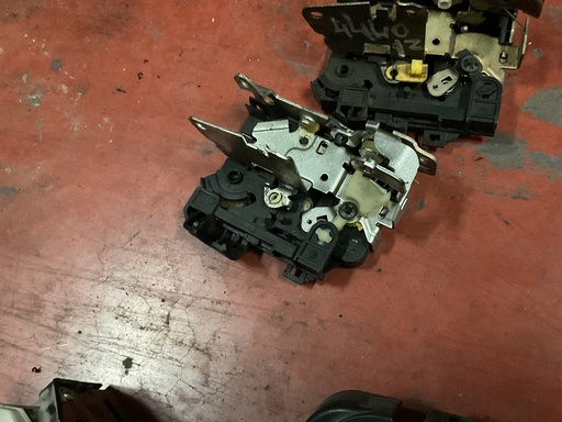 [Sin referencia] Cerradura trasera derecha renault clio II ‘04