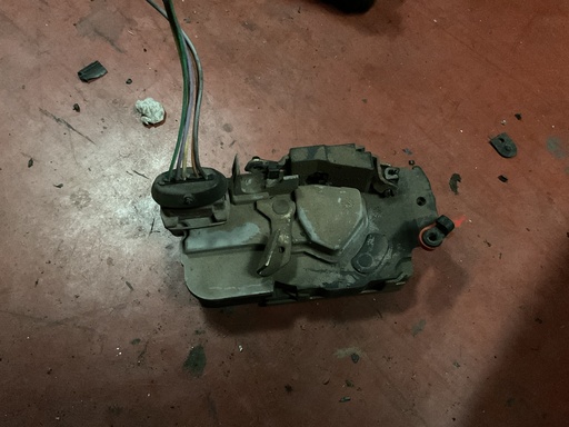 [Sin referencia] Cerradura trasera derecha citroen xsara ‘02