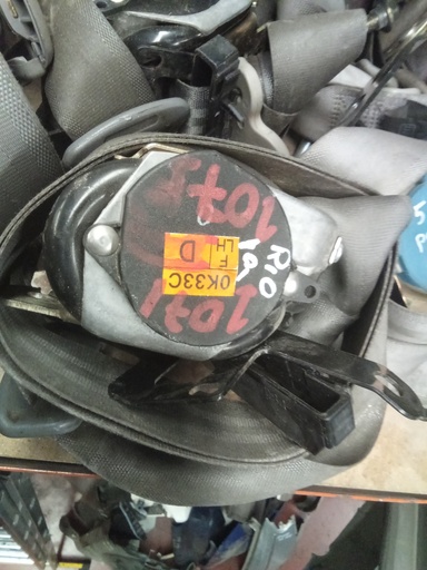 Cinturon delantero izquierdo kia rio '01