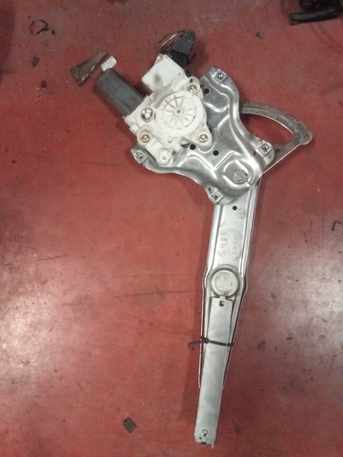 [69820-02130] Elevalunas delantero izquierdo Toyota Corolla '07