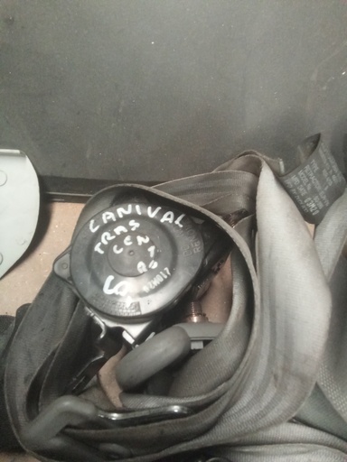 Cinturon trasero central kia carnival '03