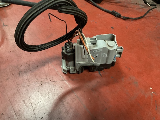[Sin referencia] Cerradura trasera derecha fiat bravo ‘08