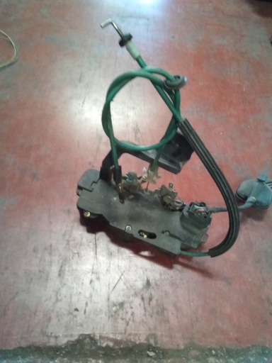 Cerradura trasera derecha Fiat stilo '03