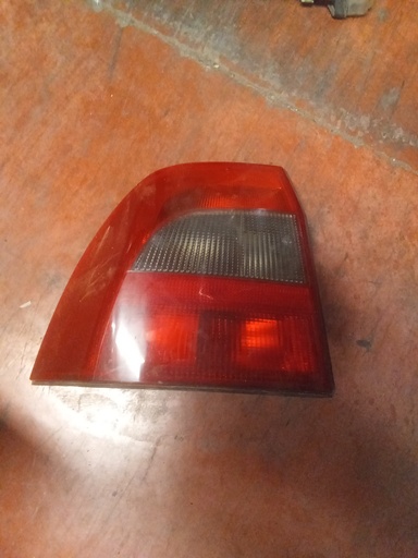 Piloto izquierdo Opel vectra '95