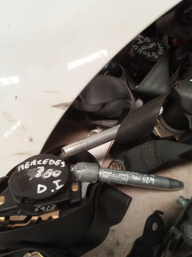 Cinturon delantero derecho mercedes clase ew124 '99