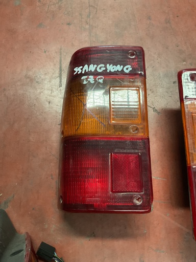 [Sin referencia] Piloto izquierdo (defectuoso) ssangyong family ‘94