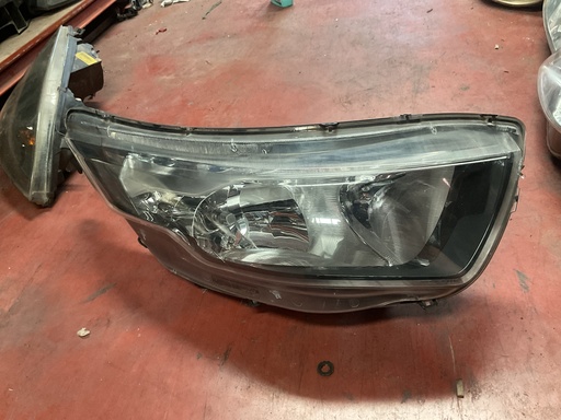 [Sin referencia] Faro derecho iveco daily ‘19