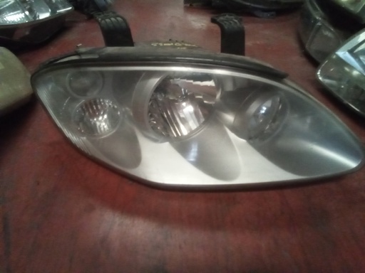 Faro derecho ssangyong rodius '06