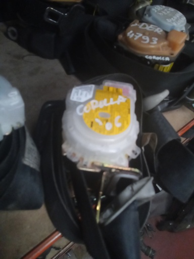 Cinturon trasero derecho toyota corolla '06