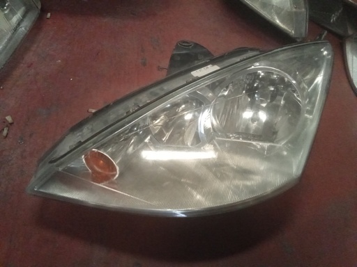 Faro izquierdo Ford Focus '04