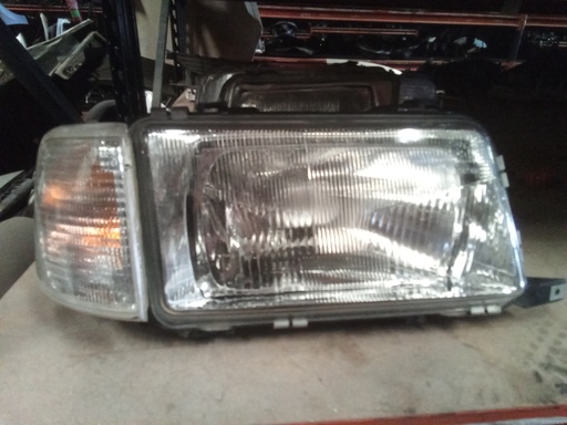 Faro derecho Audi 80 '95
