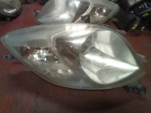 Faro derecho Toyota Yaris '08