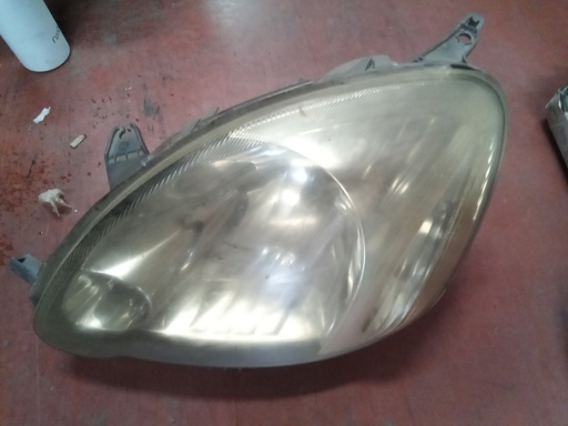 Faro izquierdo Toyota Yaris '05