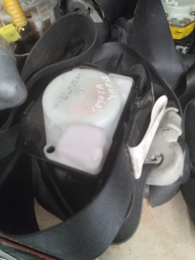 Cinturon trasero derecho toyota yaris '09