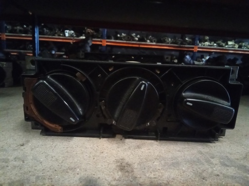 [1H0820045] Mando aire acondicionado Volkswagen golf '93