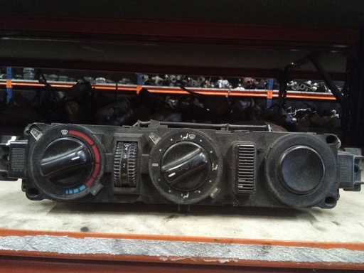 [A0008306285kz] Mando aire acondicionado Mercedes sprinter '99