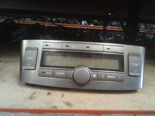 [55902-05050] Mando climatizador Toyota avensis '05