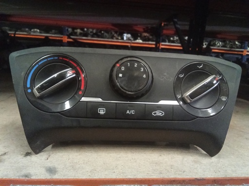 Mando aire acondicionado Hyundai i20 '15