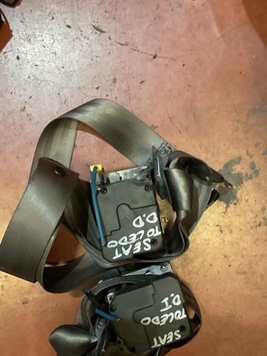 Cinturon delantero derecho seat toledo '02