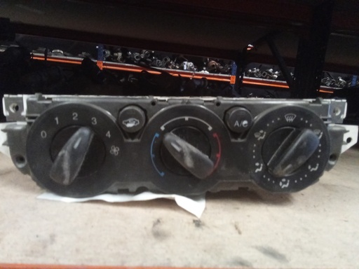 Mando aire acondicionado Ford focus '05