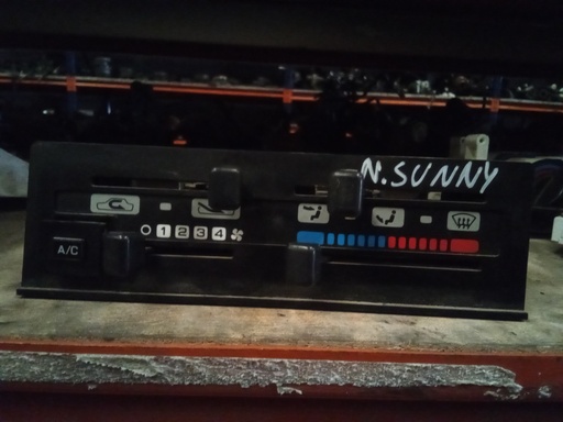 Mando aire acondicionado Nissan sunny '95
