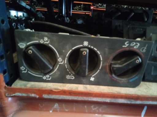 Mando aire acondicionado Peugeot 205 '92