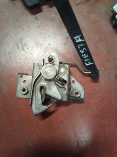 Cerradura capo Ford fiesta '06