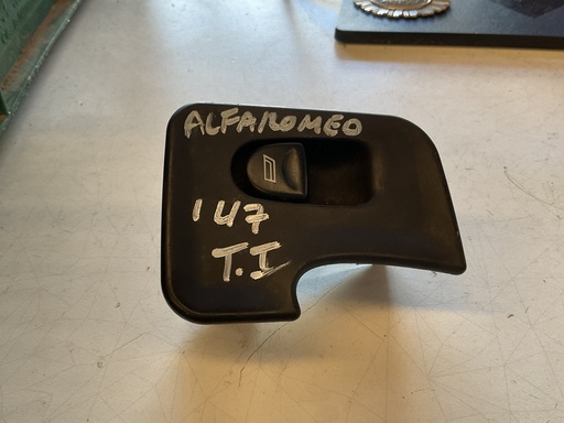 [735263169] Botonera trasera izquierda alfa romeo 147’06