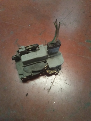 Cerradura delantera izquierda Peugeot 206 '01