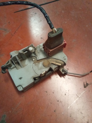 Cerradura delantera izquierda Peugeot 306 '00