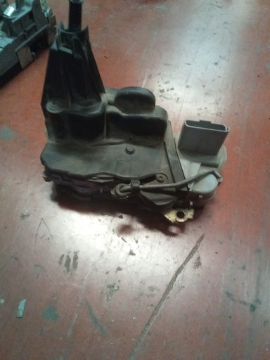 Cerradura delantera izquierda Peugeot 307 '03