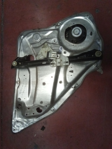 Elevalunas trasero derecho Mercedes clase c w204 '08