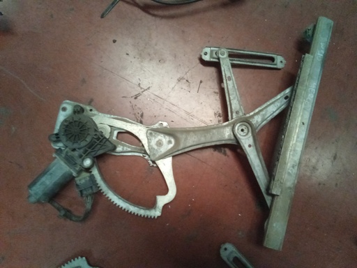 Elevalunas delantero izquierdo Mercedes clase e w210 '02