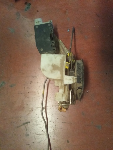 Cerradura delantera derecha Opel corsa b '95