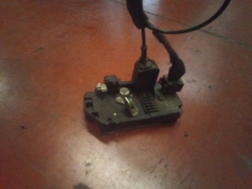 Cerradura trasera izquierda Opel Corsa c '04