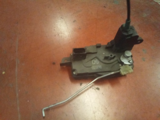 Cerradura delantera derecha Opel Zafira b '06