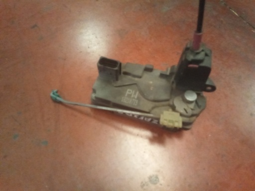 Cerradura trasera derecha Opel Zafira b '06