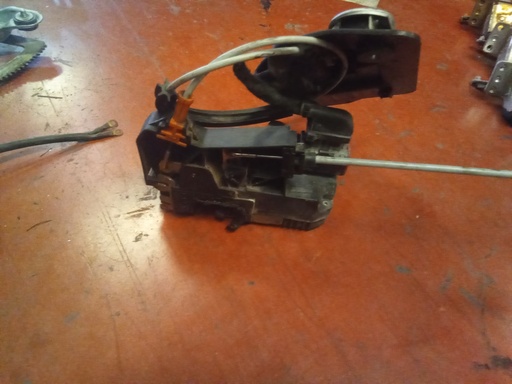 Cerradura delantera derecha Opel Meriva '02