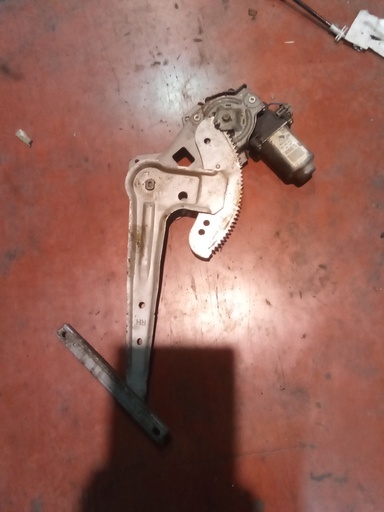 Elevalunas trasero derecho Nissan almera '03