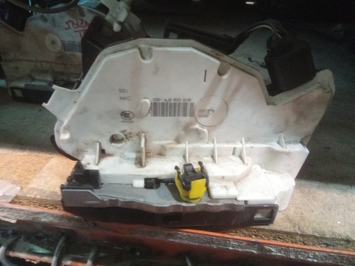[6J0839015F] Cerradura trasera izquierda seat Ibiza '11
