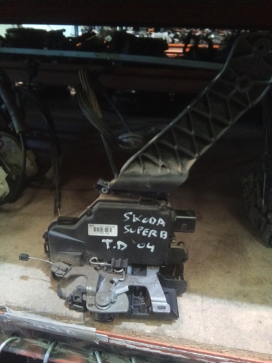 Cerradura trasera derecha skoda superb '04