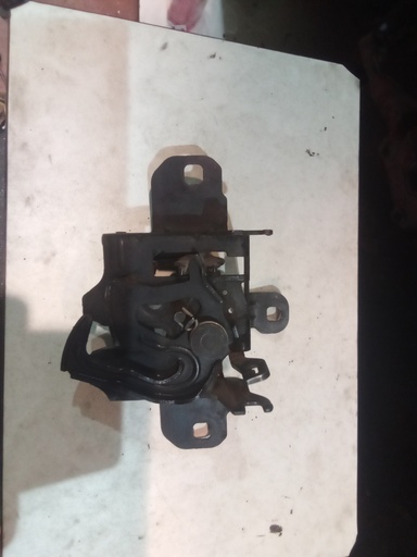 [1J0823509C] Cerradura capo Volkswagen golf IV '01