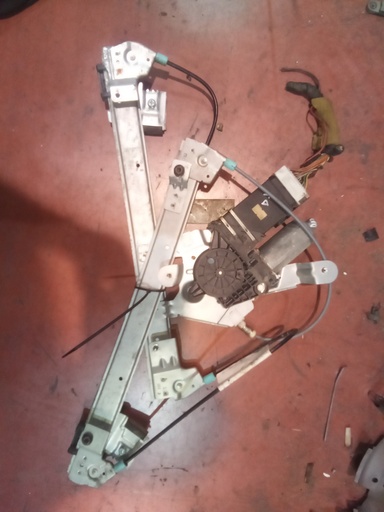 Elevalunas delantero izquierdo skoda Octavia '00