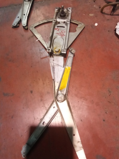 Elevalunas delantero derecho manual Opel corsa b '97
