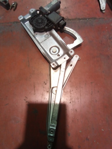 [90520225] Elevalunas delantero izquierdo Opel Vectra b '99