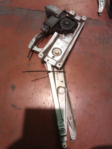 [90520226] Elevalunas delantero derecho Opel Vectra b '99