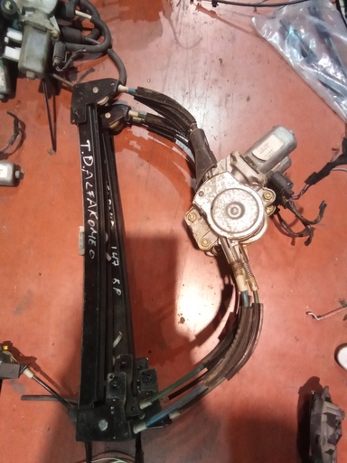 Elevalunas delantero derecho alfa Romeo 147 '03